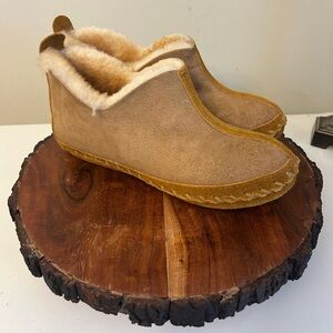 LL Bean Womens Wicked Good Slippers Size 6-7Classic Brown Shearling Lined Shoes